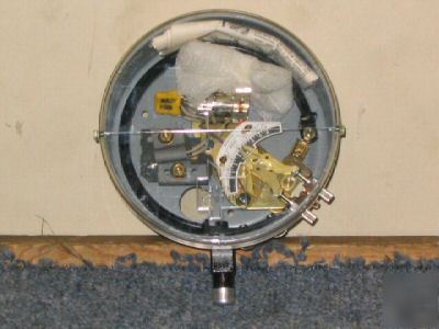 Mercoid bourbon tube pressure switch m/n DA21-2-25S