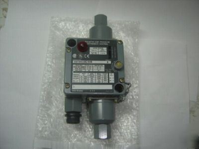 Allen bradley 836T-D452JX24X9 diff press cont ser a nnb